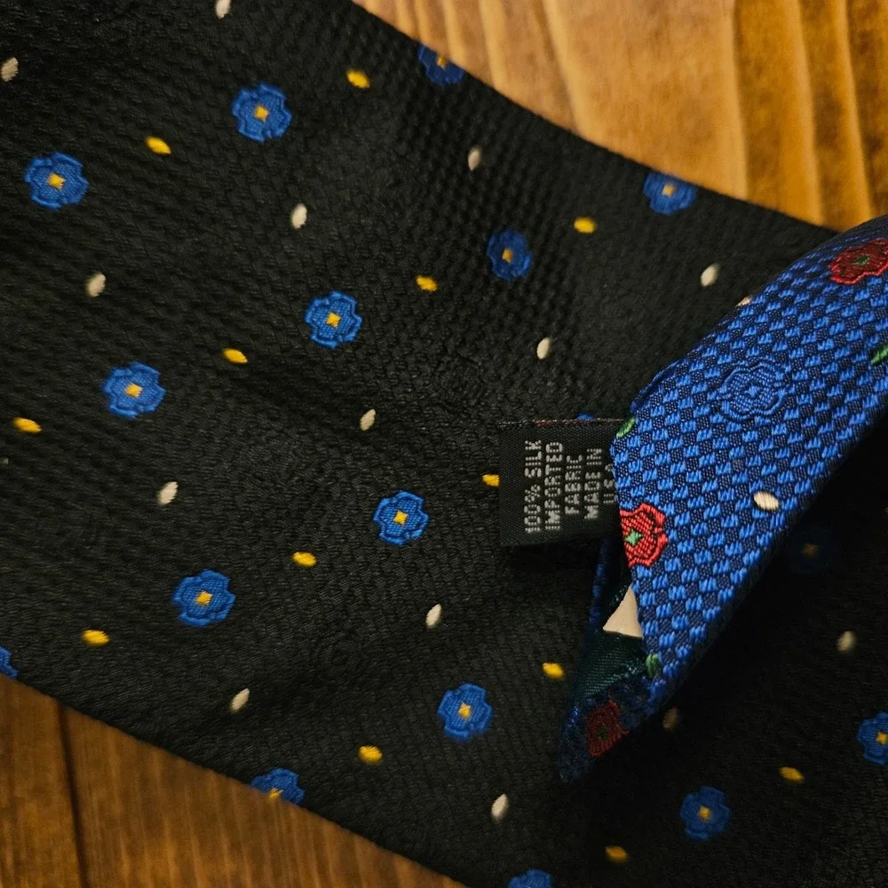 Tommy Hilfiger Silk Tie Bundle (2) Blue Geometric‎ & Black Floral Dot Pattern